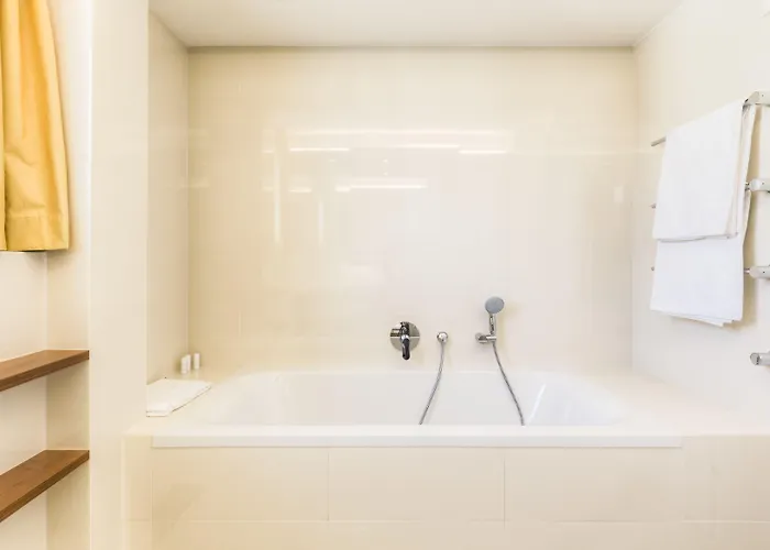 Grand Danube Apartment Wien